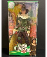 2013 Wizard of Oz Scarecrow 75th Anniversary Green Box Barbie - $698.50 MXN