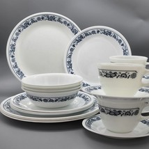 Corelle Old Town/ Blue Onion 20-Pc Dinnerware Set 1970&#39;s - $3,167.82 MXN