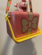Sesame Street Popcorn Bucket Pink Present - $823.64 MXN