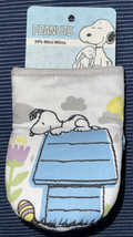 Peanuts Snoopy on Doghouse Spring Theme 2 Pk Kitchen Oven Mini Mitts New... - £13.56 GBP