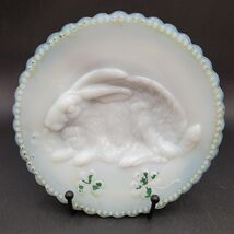 Rare Antique Fenton White Milk Glass Rabbit And Clover Shamrock Plate Di... - $44.67