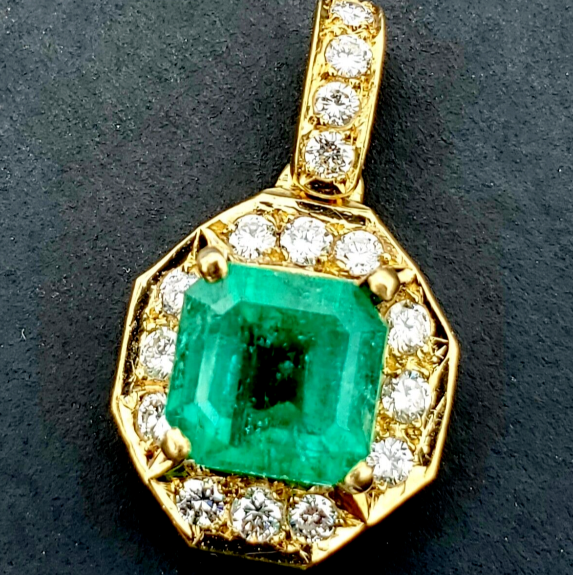 Earth mined Colombian Emerald Diamond Pendant Deco Halo Solid 18k Gold Medallion Item image 9