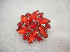 Vintage Estate Costume Brooch Pin Red Silver granny core - $299.56 MXN