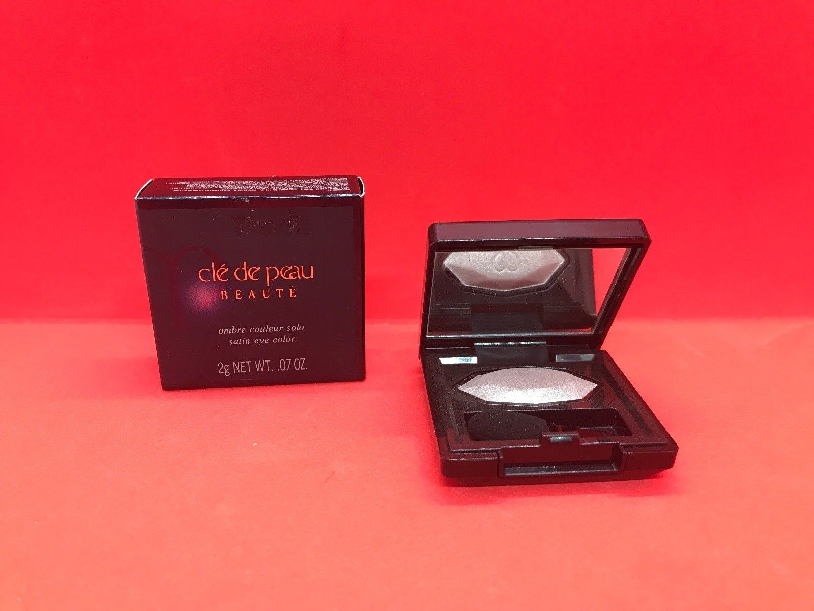 Cle De Peau Beaute Powder Eye Shadow 115 Satin Eye Color 2g/.07oz. NEW IN BOX - $18.80