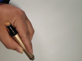 OneNyx Concealer pen,Portable Pen-Style Design image 2