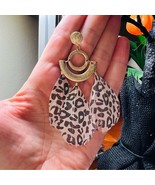 Leopard Print Feather Dangle Earrings Gold Tone Metal - £11.87 GBP