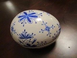 Hungarian &quot;Zsolnay Porcelán&quot; Art Deco Egg Trinket Box [*3] - £97.31 GBP