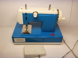 Vintage Amcrest Childs Sewing Machine Battery Operated Needs Repair - £10.05 GBP