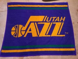Vtg 1980s Utah Jazz NBA Blanket - Retro Team Logo - Purple, Green, Gold ... - $2,333.19 MXN