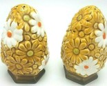 Vintage Fred Roberts Co Harvest Gold and White Daisies Salt &amp; Pepper Sha... - £11.90 GBP