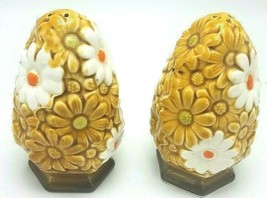Vintage Fred Roberts Co Harvest Gold and White Daisies Salt &amp; Pepper Shakers  - £11.83 GBP