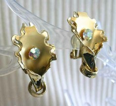 Fabulous Iridescent Rhinestone Gold-tone Lilly Clip Earrings 1960s vint. 1 1/2&quot; - £10.41 GBP