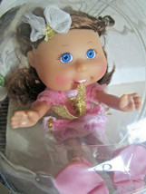Cabbage Patch Lil Sprouts DOLL ORNAMENT Ellen Keira, Brown Hair - £17.26 GBP