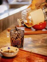 interoknack Twilight of the Gods Edo Cut Amber Whiskey Glass 260ml  Han... - $4,417.83 MXN