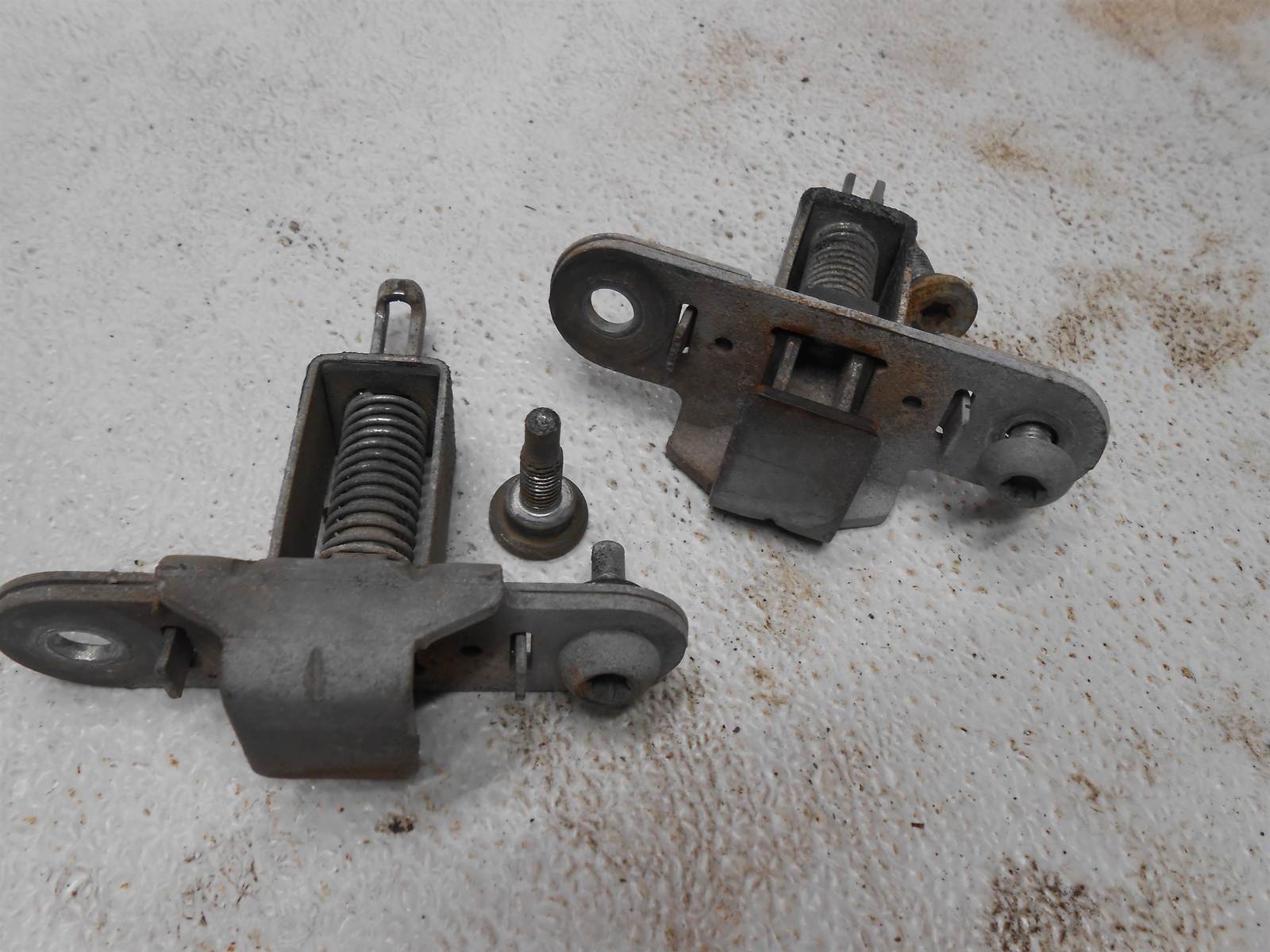 1999 Ford Ranger Tailgate Late Set - $21.99