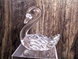 Vintage Fenton Crystal Swan Art Glass Clear Figurine Paperweight Collectible 4&quot; - £23.73 GBP