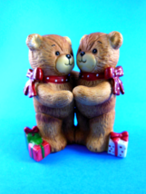 Lucy &amp; Me Hugging Bears w gifts 3.5&quot; porcelain 1979 Rigglets Enesco - $259.97 MXN
