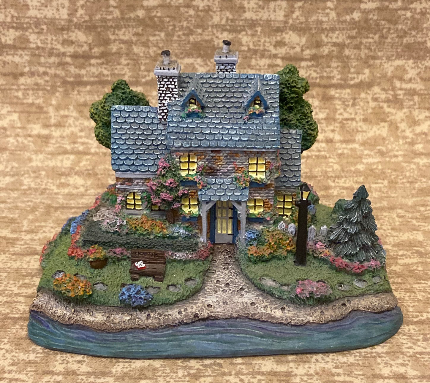 Hawthorne Village Kinkade&#39;s Cottage 1995 Thomas Kinkade Lamplight Village - $4.00