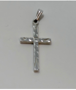 Theda Sterling Silver Diamond Cut Cross Pendant - €23,37 EUR
