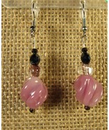 Earrings Pierced 2.25&quot; Dangle Mauve-Pink twisted Glass Beads &amp; Black - £7.65 GBP