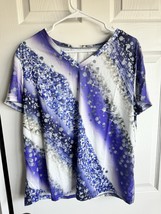 Women’s Short Sleeve V Neck Top With Purple, White, And Jewel Design Siz... - $16.20