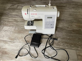 Singer Patchwork Quilting Sewing Machine Model 7285 - $124.99