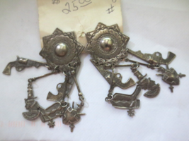 Vintage dangling Western Themed Southwestern Earrings Silver tone - £18.24 GBP