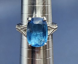 Premiere Designs Jewelry Women&#39;s Blue Glass Stone Silver Toned Ring Size 8¾ - $9.99