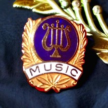 Golden/ blue beautiful music lapel pin from the &#39;80s - £11.92 GBP