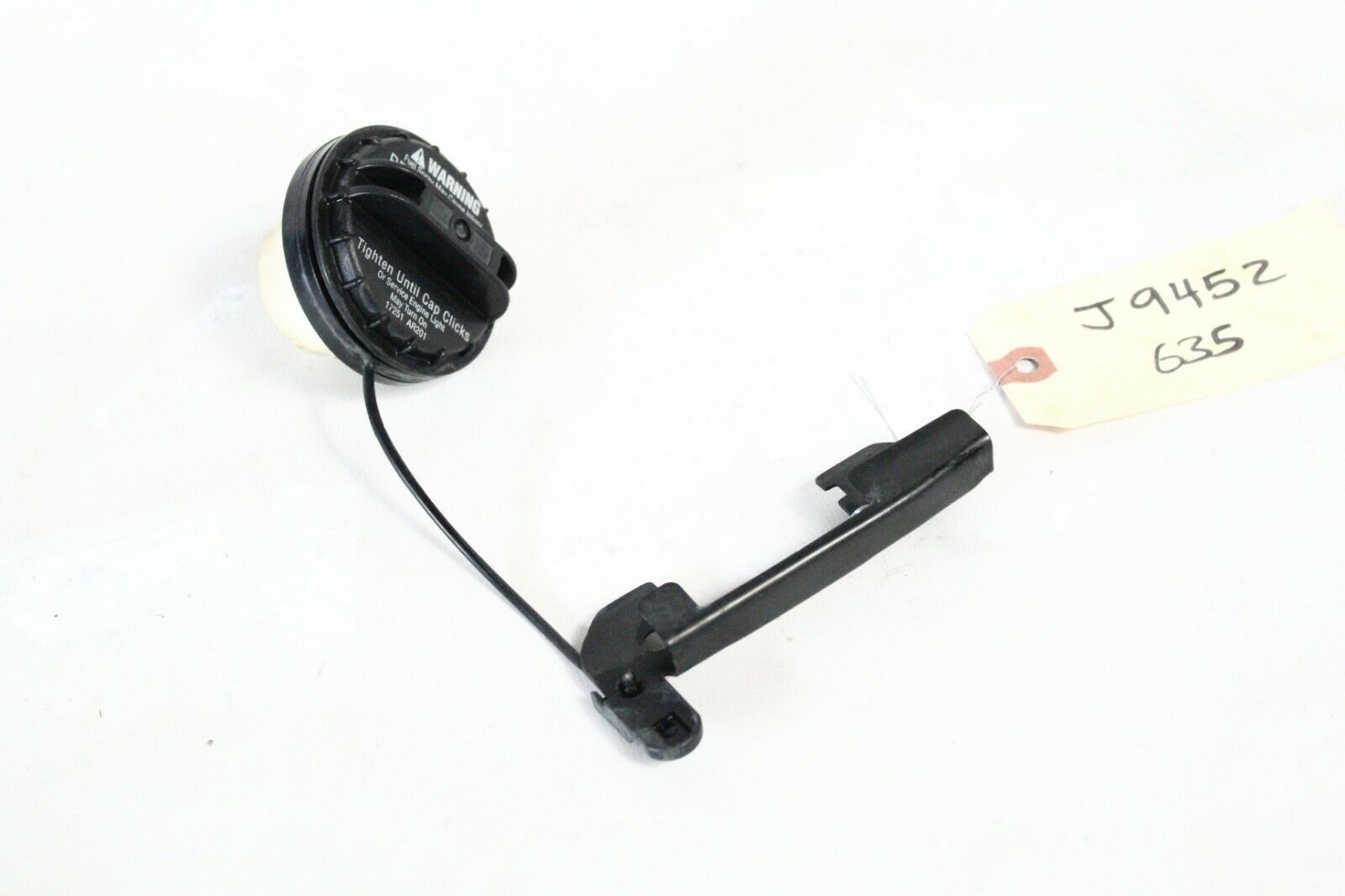 2003-2006 INFINITI G35 GAS FUEL TANK GAS CAP WITH DOOR HINGE J9452 - $38.69