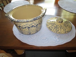 Vtg. RRP Roseville BLUE SPONGEWARE 2 Quart CASSEROLE/CROCK w/ Lid--Insid... - $17.82
