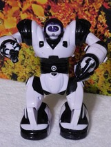 7 inch WowWee ROBOSAPIEN White Black Robot - $8.88