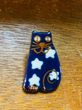 Estate Small Blue with White Stars &amp; Gilt Painted Ceramic Kitty Cat Hat Lapel Pi - £6.82 GBP