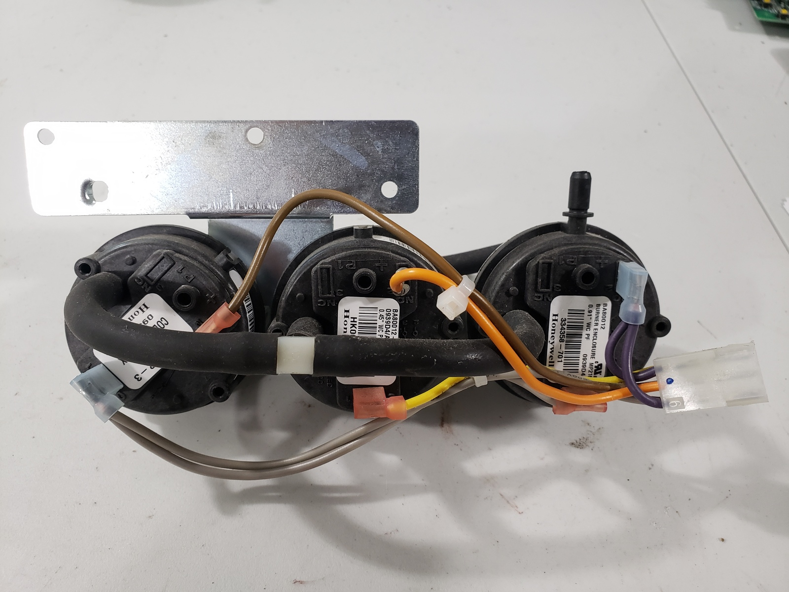 Carrier bryant Payne oem furnace pressure switch HK06NB011 BA80012