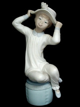 Lladro Spain Girl with Hat Bonnet Matte Porcelain Figurine 1147 - Retired - £51.66 GBP