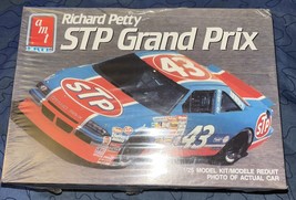 AMT Nascar Richard Petty #43 STP Grand Prix 1/25 Scale Model Kit New Box 6728 - $15.90