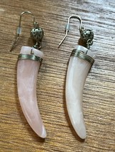 Estate Long Goldtone Wire Wrapped Peach &amp; Cream Swirl Horn Shaped Plastic Dangle - £8.30 GBP