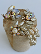 Vintage Molded Pearlized Floral Cluster AB Rhinestone Brooch &amp; Earrings Set - £91.92 GBP