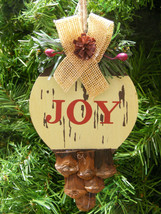 WOOD JOY PLAQUE w/ PINE BRANCH &amp; PINE CONE &amp; HOLLY BERRIES CHRISTMAS ORN... - £4.63 GBP