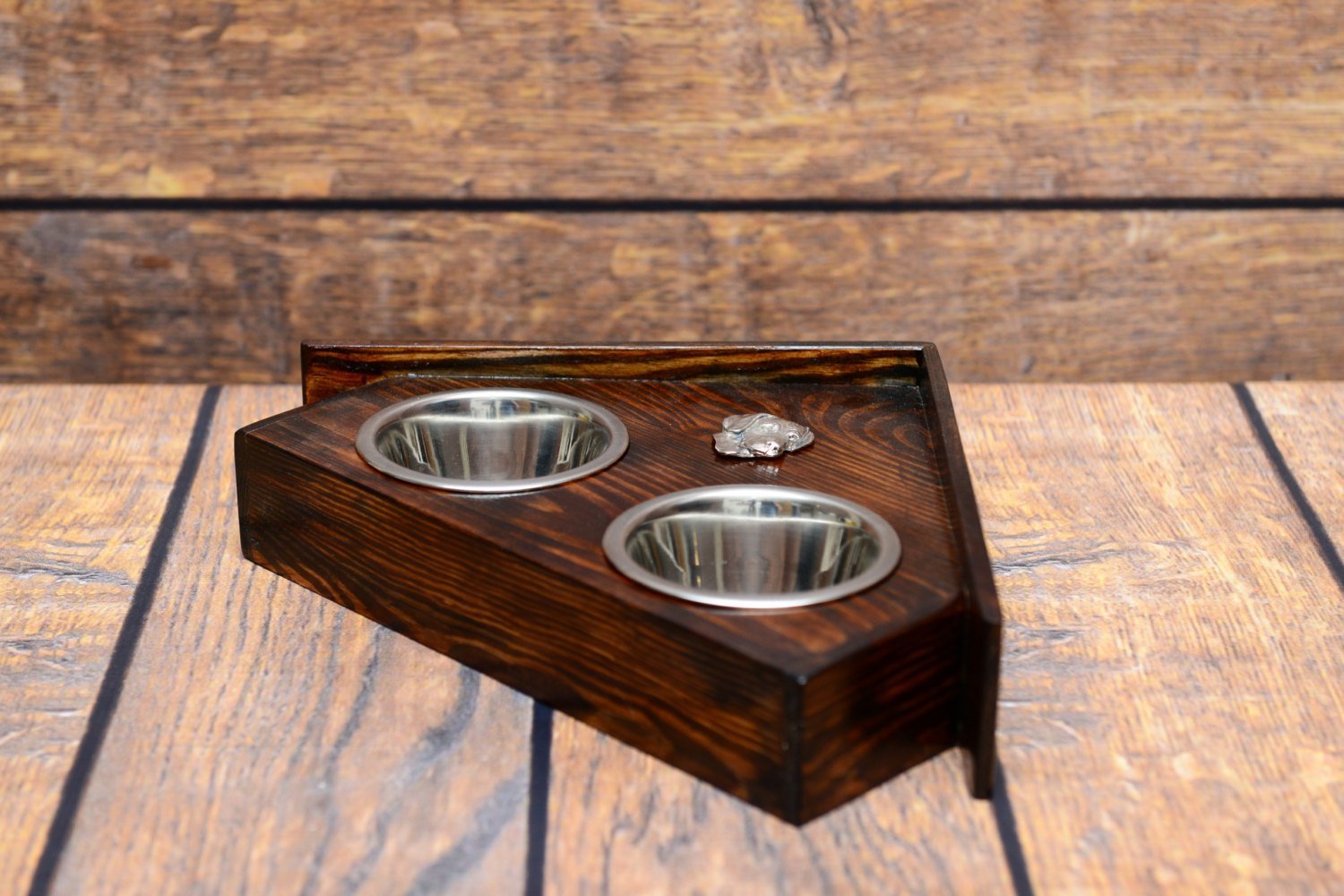 A dog’s bowls with a relief from ARTDOG collection Rhodesian