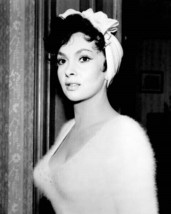 Gina Lollobrigida striking a pose in fluffy white sweater 8x10 real photo - £8.69 GBP