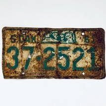 1961 South Dakota Hutchinson County Passenger License Plate 37-2521 - $223.72 MXN