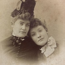 1887 Pilla Iowa Sisters high bonnett Cabinet Photo Card pioneer Abbie Edwards - £17.30 GBP