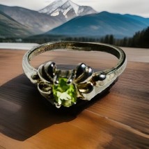 Peridot Stone Bow Tie ring In 925 Sterling Silver Size 7.75 Nice Yellow Green - £16.82 GBP