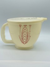 Vintage Tupperware Mix Store 8 Cup Pitcher With Lid White Plastic Measuring Cup - £14.08 GBP