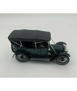 Signature 1913 Cadillac Touring Car Die cast   1:32 New - $378.31 MXN