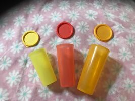NEW SET OF 3 TUPPERWARE NARROW CITRUS COLOR TUMBLERS/LIDS + FREE GIFT - $238.50 MXN