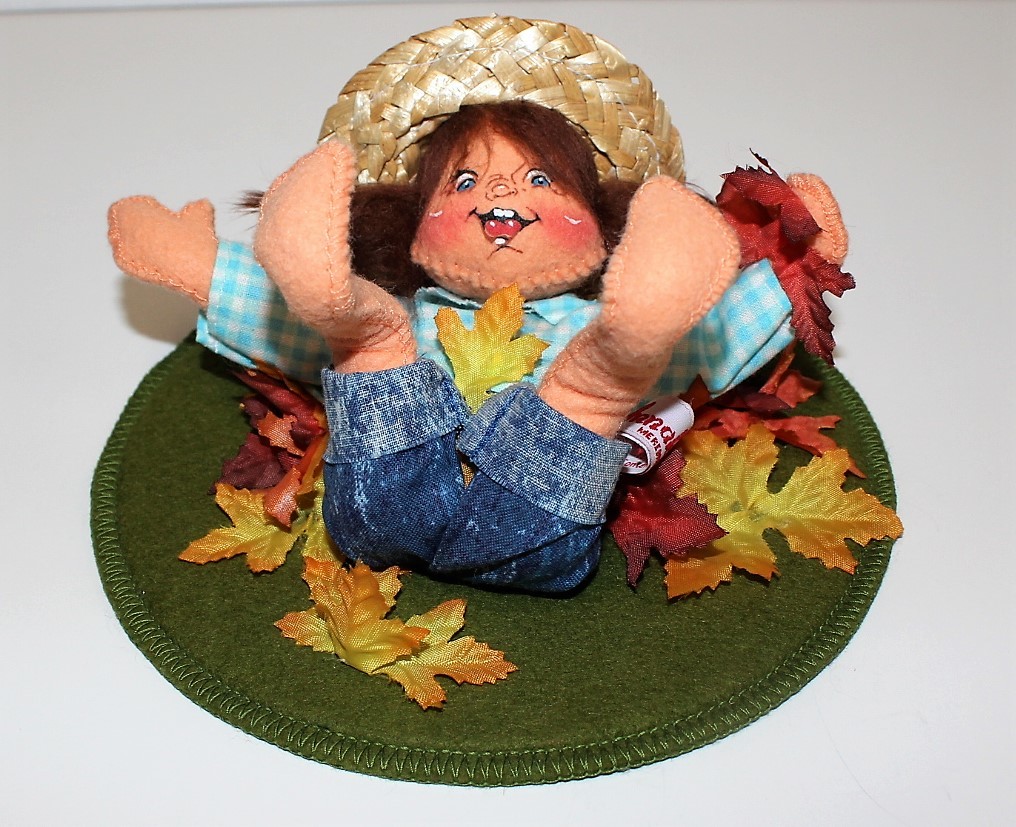 Annalee 1998 Paula Playing in Leaf Pile Mobiltee 6" Girl Plush Doll - $29.95