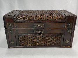 Decorative Treasure Chest Hinged Top Wooden Woven Style Trinket / Jewelr... - $18.64 CAD