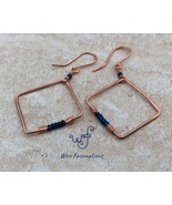 Handmade copper earrings: square diamond with dark blue crystal glass beads - €23,96 EUR